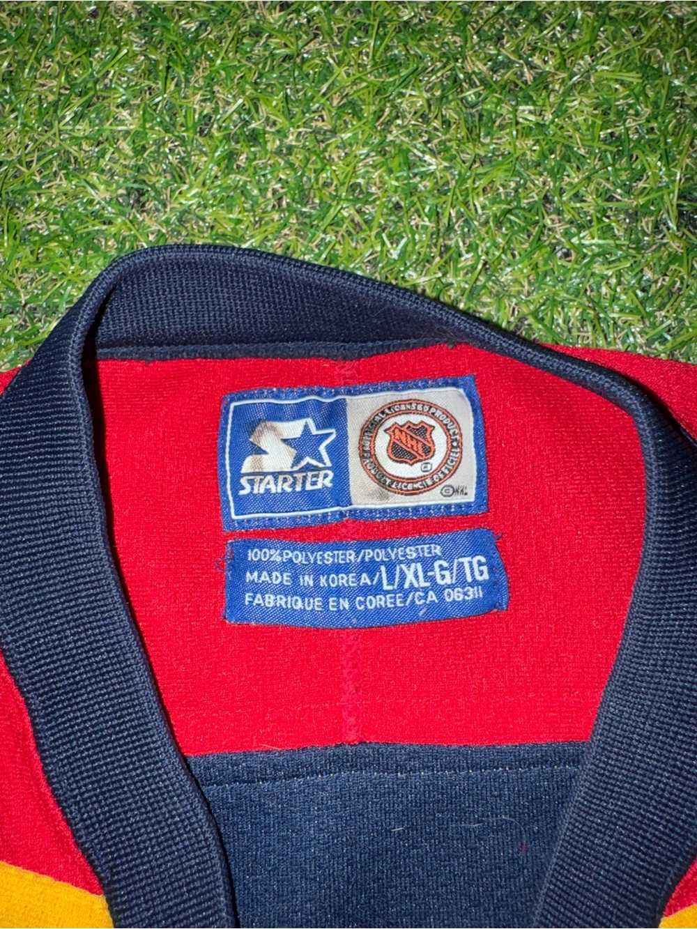 STARTER Navy and Red Hockey Jersey Collar Detail - Picture 3 of 3